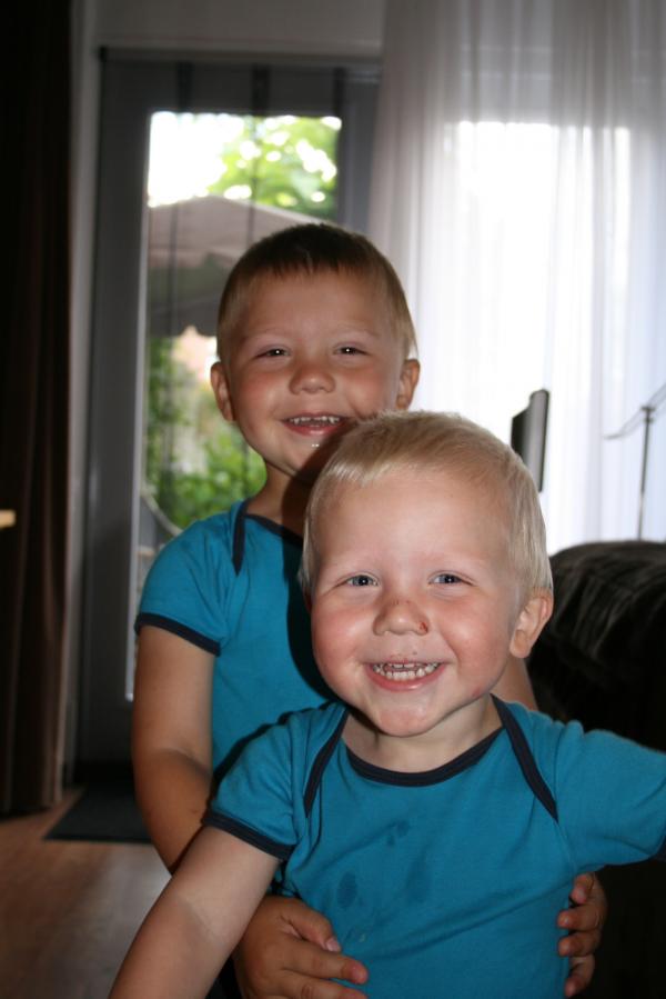 Merijn en Jesse, geplaatst door mama Lizanne op 2007-08-16