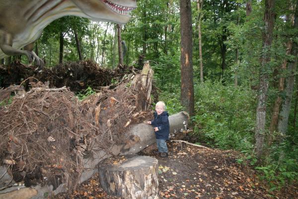 Jesse bij de Dino, geplaatst door mama Lizanne op 2007-10-16