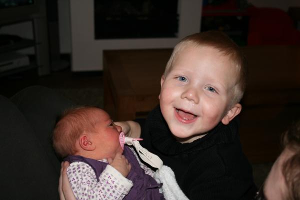 Jesse samen met Alana., geplaatst door mama Lizanne op 2007-11-07