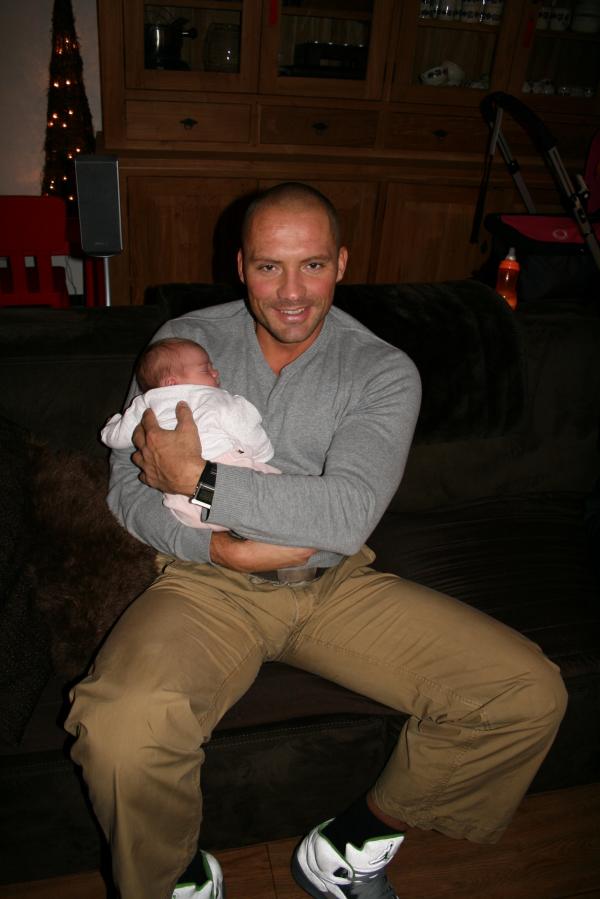 Ome Jeroen met Alana., geplaatst door mama Lizanne op 2007-11-13