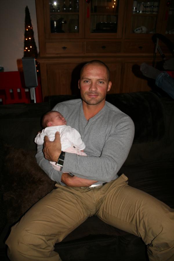 Ome Jeroen met Alana., geplaatst door mama Lizanne op 2007-11-13