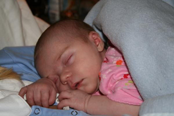 Alana slaapt., geplaatst door mama Lizanne op 2007-11-26
