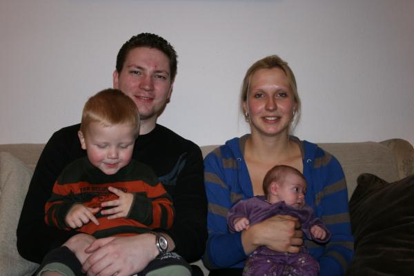 Papa, Mama, Jesse en Alana, geplaatst door mama Lizanne op 2007-12-02