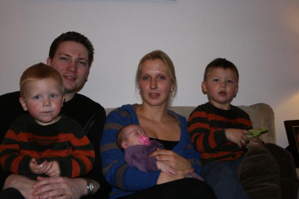 Papa, Mama, Merijn, Jesse en Alana, geplaatst door mama Lizanne op 2007-12-02