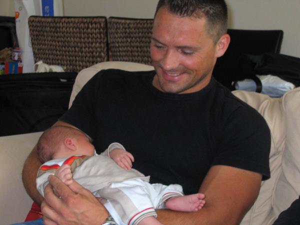 Merijn bij oom Jeroen 2, geplaatst door papa Boudewijn op 2004-06-12