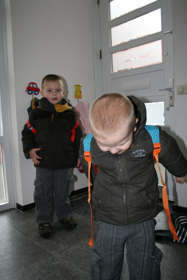Jesse en Merijn gaan naar school!, geplaatst door mama Lizanne op 2008-01-07