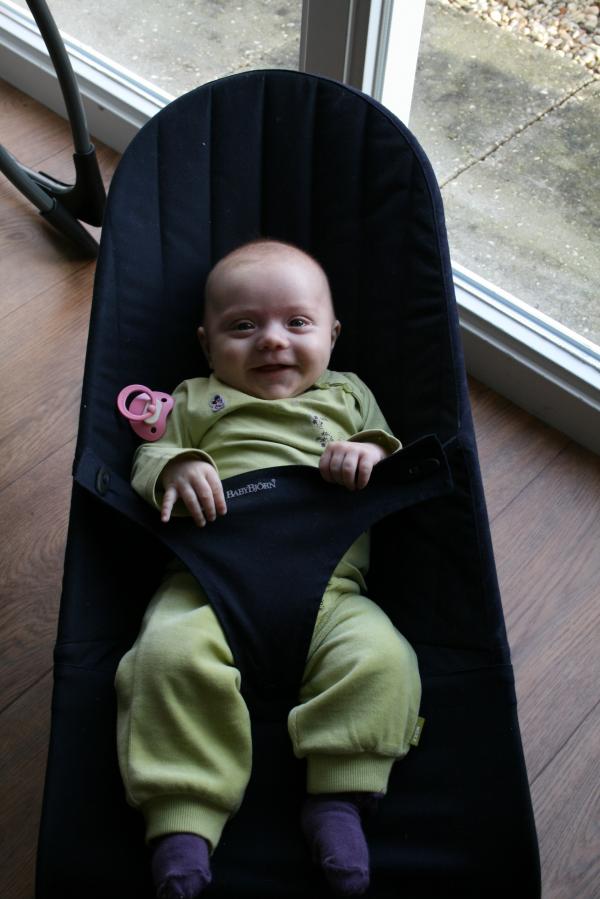 Alana in haar joggingpakje., geplaatst door mama Lizanne op 2008-01-20