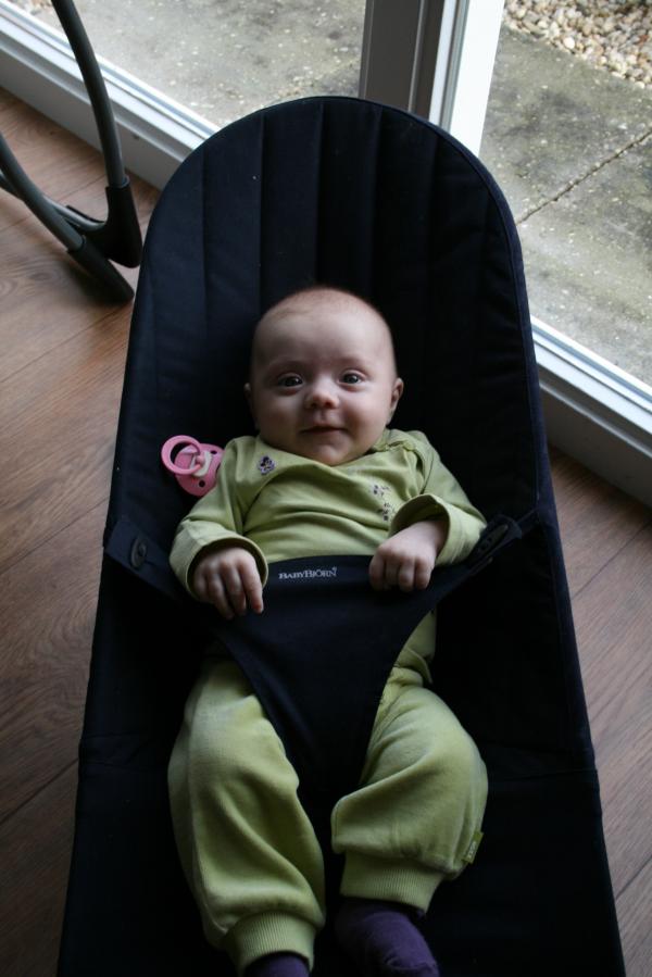 Alana in haar joggingpakje., geplaatst door mama Lizanne op 2008-01-20