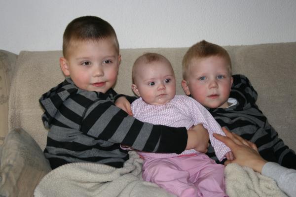 Merijn, Jessen en Alana., geplaatst door mama Lizanne op 2008-03-10