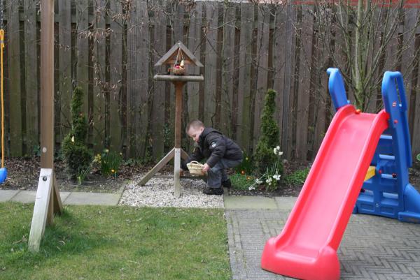 Merijn gaat paaseieren zoeken op 1e Paasdag!, geplaatst door mama Lizanne op 2008-03-31