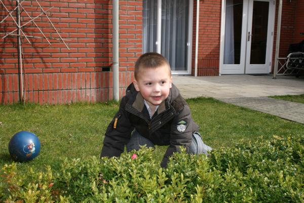 Merijn gaat paaseieren zoeken op 1e Paasdag!, geplaatst door mama Lizanne op 2008-04-01