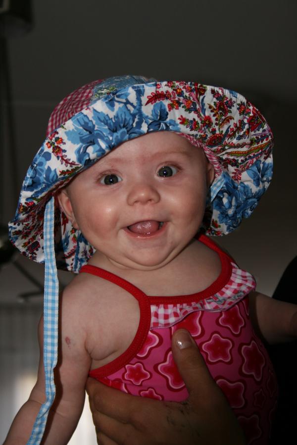 Alana in haar badpak!, geplaatst door mama Lizanne op 2008-04-01