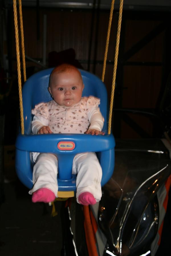 Alana in de schommel, geplaatst door mama Lizanne op 2008-05-07