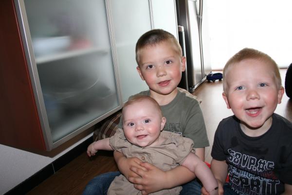 Merijn, Jesse en Alana, geplaatst door mama Lizanne op 2008-05-07