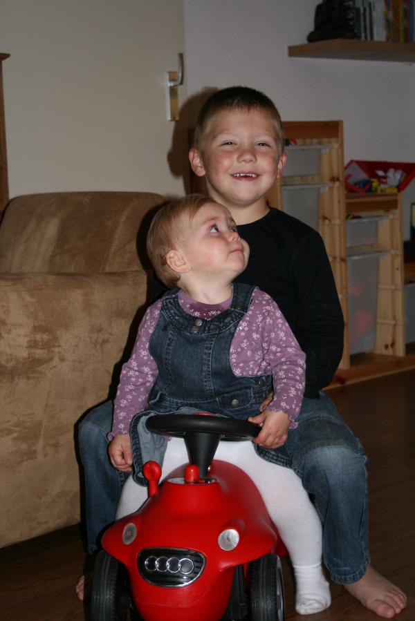 Merijn en Alana, geplaatst door mama Lizanne op 2008-11-10