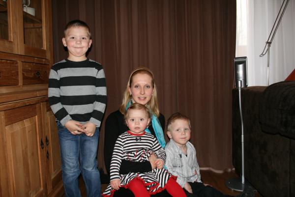 Merijn, Jesse en Alana en Mama, geplaatst door mama Lizanne op 2009-02-28