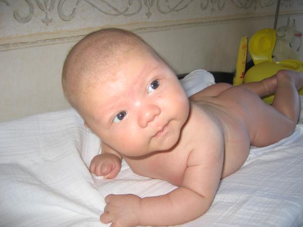 Merijn net uit bad, geplaatst door papa Boudewijn op 2004-07-27