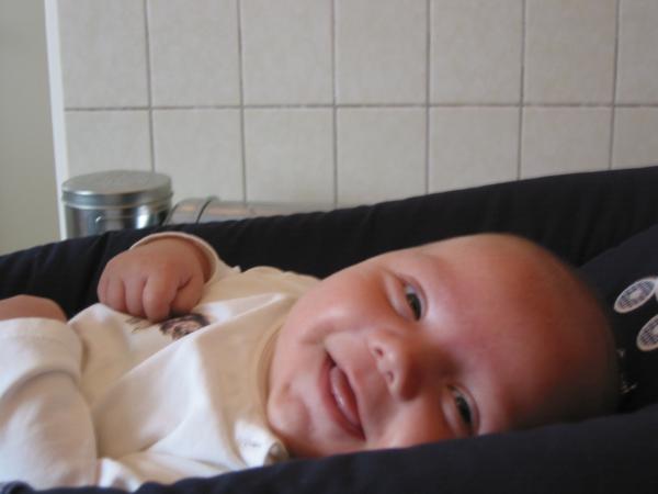 Merijn in z'n stoeltje - 5, geplaatst door papa Boudewijn op 2004-07-27