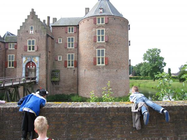 Merijn op kasteel Amersooyen, geplaatst door mama Lizanne op 2009-06-11