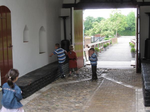 Merijn op kasteel Amersooyen, geplaatst door mama Lizanne op 2009-06-11