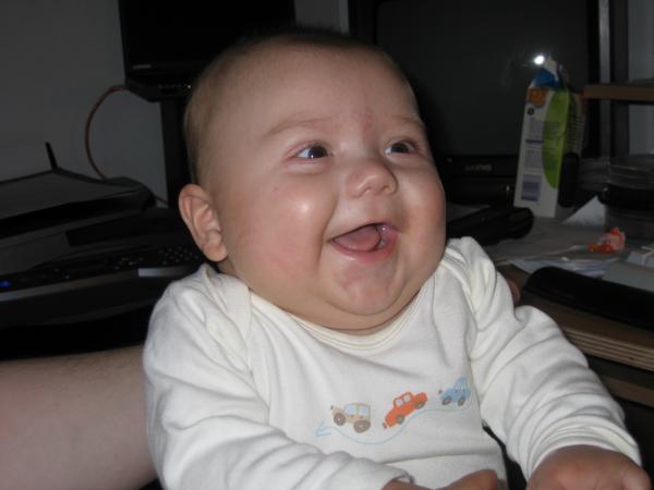 Merijn volop aan het lachen., geplaatst door mama Lizanne op 2004-11-01