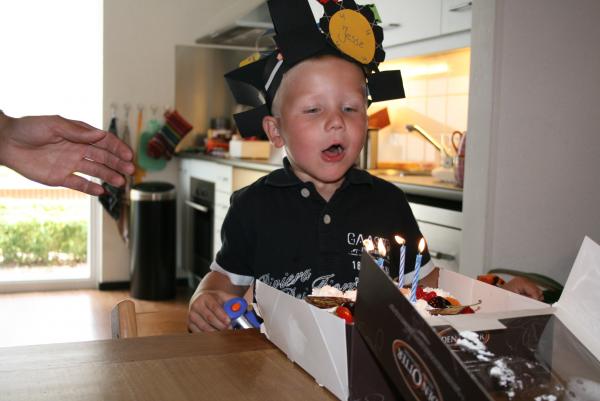 Jesse 4 jaar!, geplaatst door mama Lizanne op 2009-10-19
