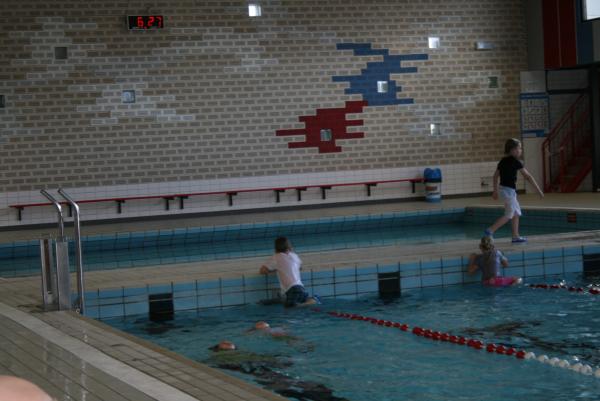 Merijn afzwemmen voor diploma A, geplaatst door mama Lizanne op 2009-12-23