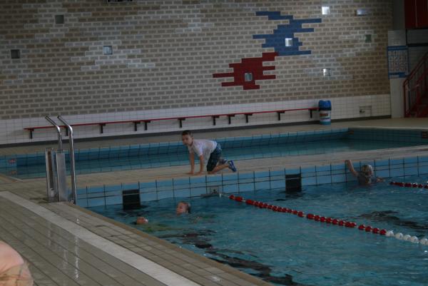 Merijn afzwemmen voor diploma A, geplaatst door mama Lizanne op 2009-12-23