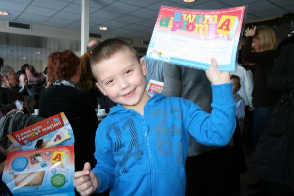 Merijn afzwemmen voor diploma A, geplaatst door mama Lizanne op 2009-12-23