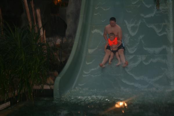 Zwemmen in centerparcs, geplaatst door mama Lizanne op 2009-12-23