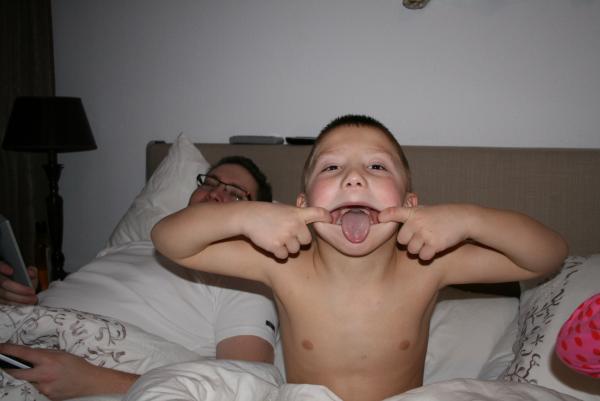 Merijn trekt gekke bek, geplaatst door mama Lizanne op 2010-03-17