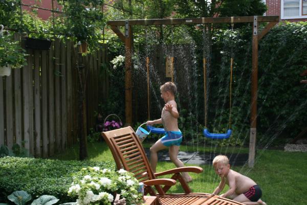 Spelen met water!, geplaatst door mama Lizanne op 2011-01-09