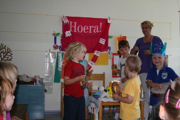 Jesse jarig op school!, geplaatst door mama Lizanne op 2011-01-09