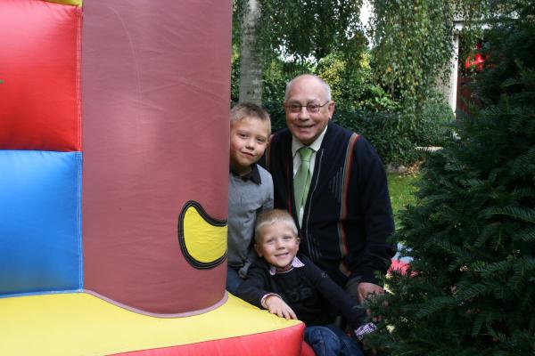 Opa en Oma van der Kammen 40 jaar getrouwd, geplaatst door mama Lizanne op 2011-01-09