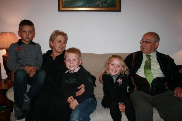 Opa en Oma van der Kammen 40 jaar getrouwd, geplaatst door mama Lizanne op 2011-01-09
