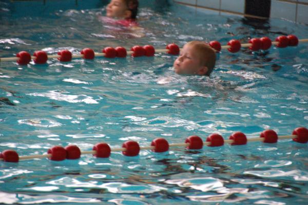 Jesse afzwemmen diploma A, geplaatst door mama Lizanne op 2011-01-09