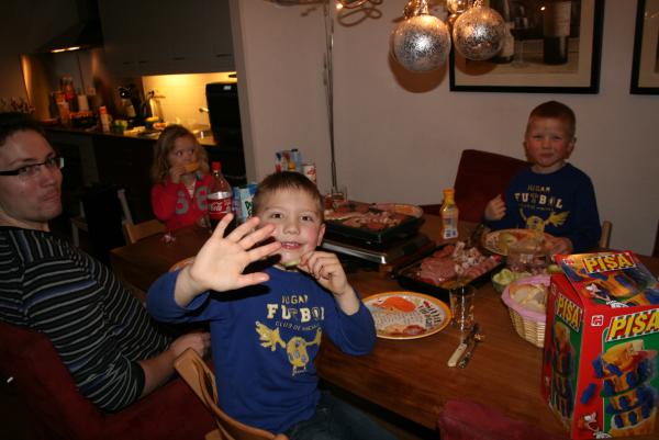 Gourmetten met kerstavond, geplaatst door mama Lizanne op 2011-01-09