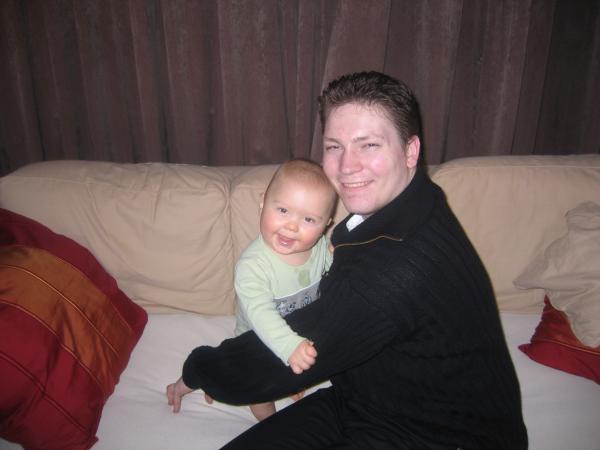 Merijn samen op de foto met pappa., geplaatst door mama Lizanne op 2005-02-18