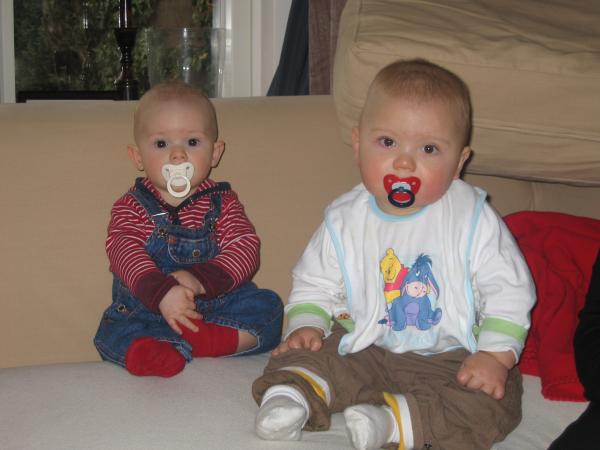 Merijn samen met Thijme., geplaatst door mama Lizanne op 2005-03-16