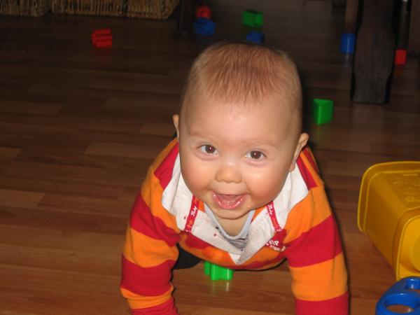 Merijn betrapt mama met de camera., geplaatst door mama Lizanne op 2005-04-18