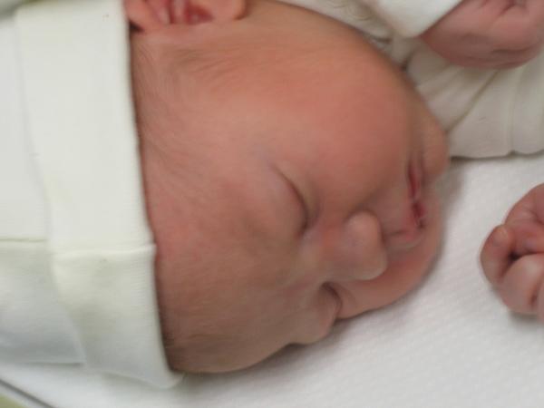 Net na de geboorte - slapend 2, geplaatst door papa Boudewijn op 2004-06-03