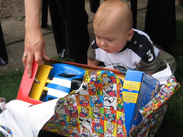 Merijn zijn kado van pappa en mamma., geplaatst door mama Lizanne op 2005-05-30