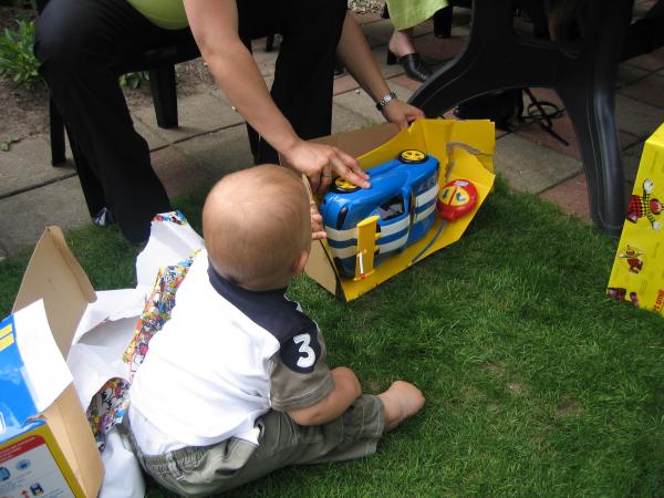 Merijn zijn kado van pappa en mamma., geplaatst door mama Lizanne op 2005-05-30