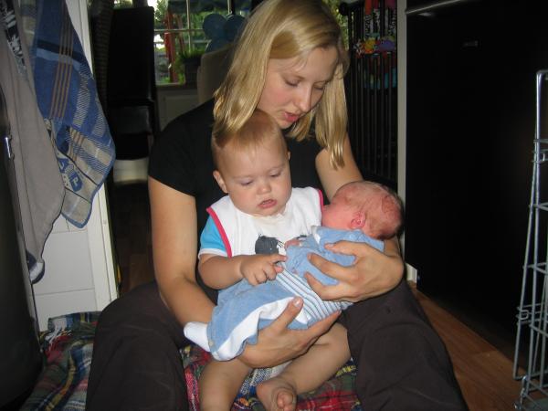 De eerste foto van Merijn en Jesse samen., geplaatst door mama Lizanne op 2005-08-16