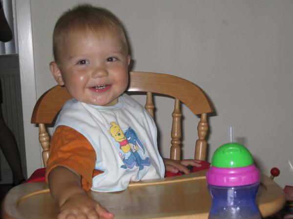 Merijn in zijn stoel., geplaatst door mama Lizanne op 2005-09-01