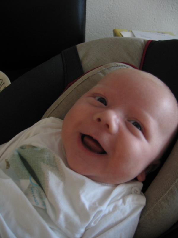 Jesse aan het lachen (6weken en 2 dagen)., geplaatst door mama Lizanne op 2005-09-27