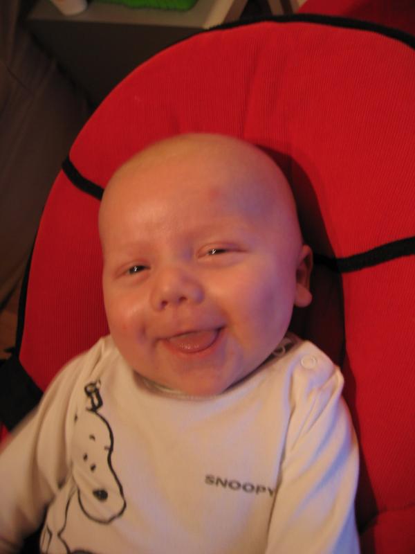 Jesse heel blij., geplaatst door mama Lizanne op 2005-10-17