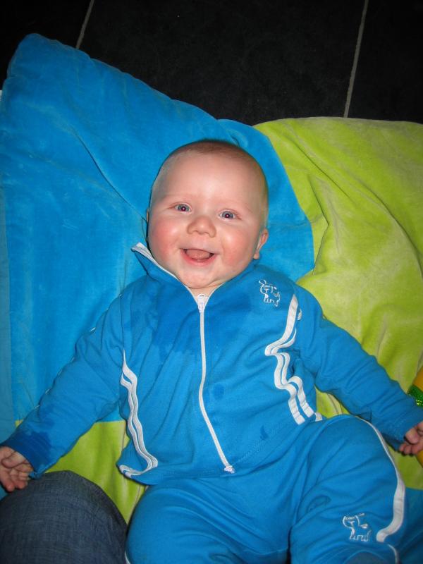 Jesse in een vrolijke bui., geplaatst door mama Lizanne op 2006-02-25