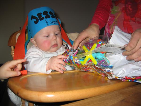 Jesse een half jaar!, geplaatst door mama Lizanne op 2006-02-25