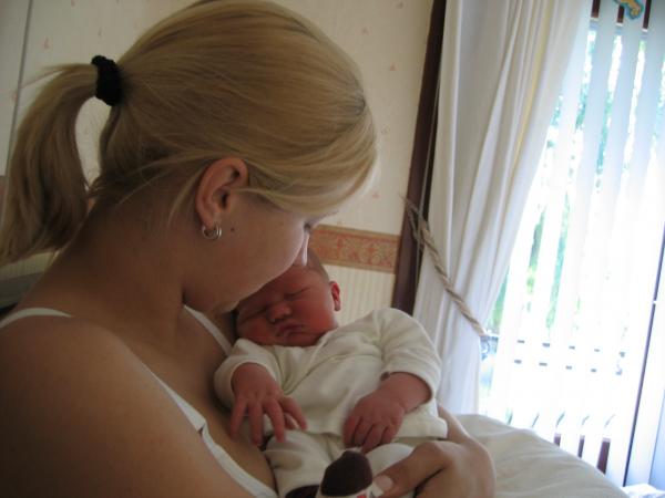 Merijn bij Mama 1, geplaatst door papa Boudewijn op 2004-06-08